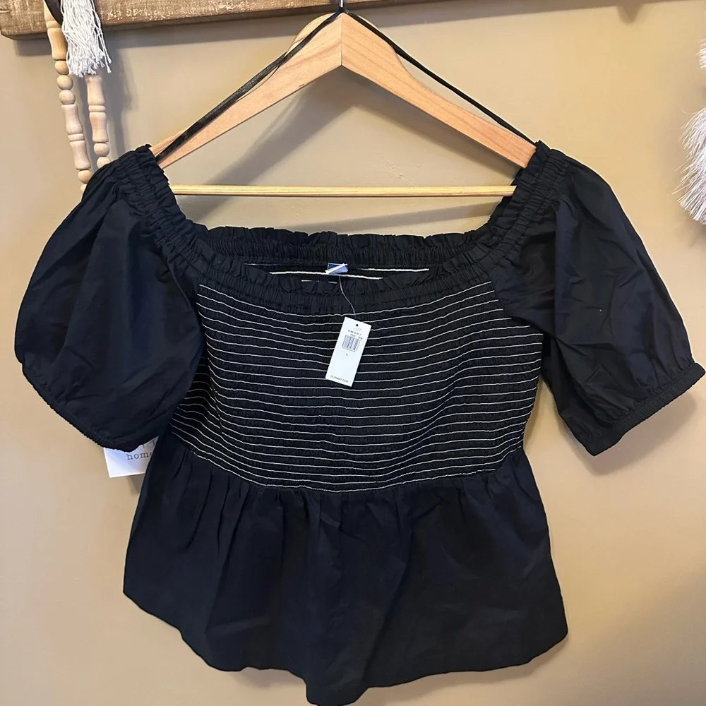 Old‎ Navy Black Off-Shoulder Top